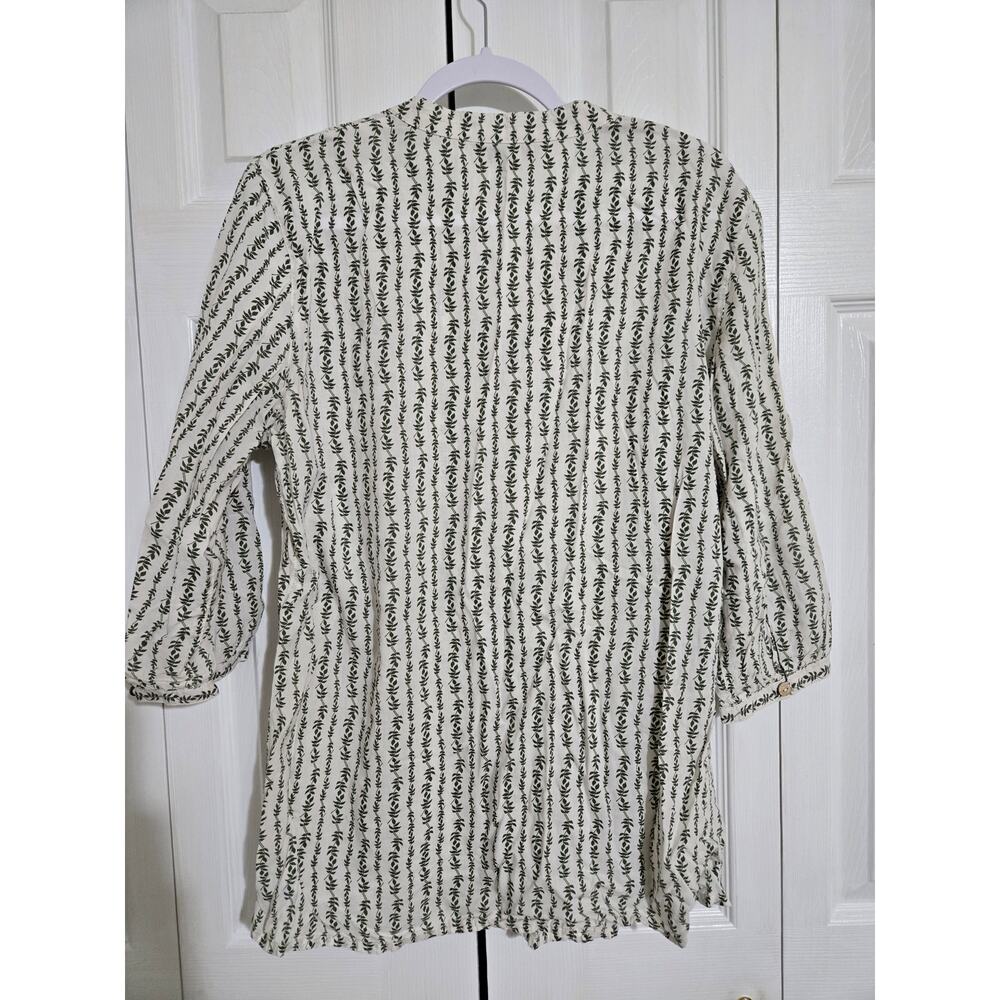 Natural Selections Large Women's Partial Button Up Top View 4
